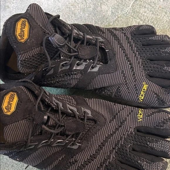 Vibram Black FiveFingers Toe Shoes - Picture 4 of 7